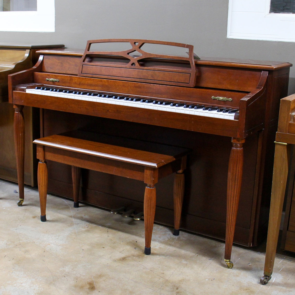 Đàn piano Spinet của Baldwin (2310Đàn piano Spinet của Baldwin (2310  