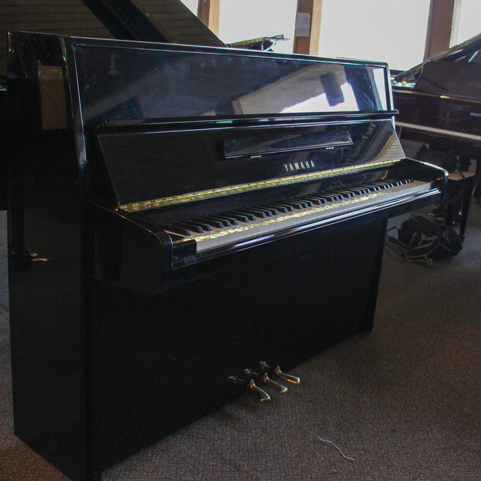 Yamaha P2E Upright Continental Console Piano | Polished Ebony