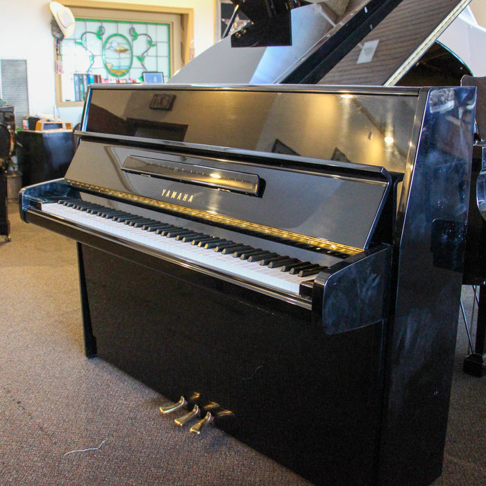 Yamaha P2E Upright Continental Console Piano | Polished Ebony