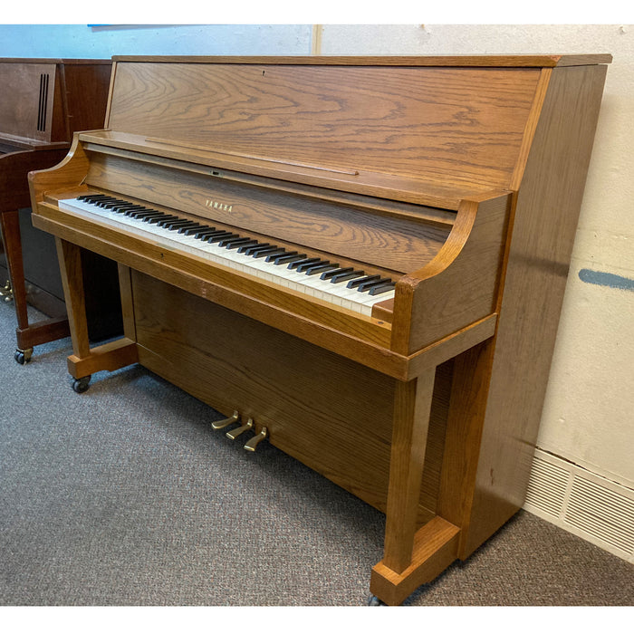 Yamaha P22 Oak Studio Piano